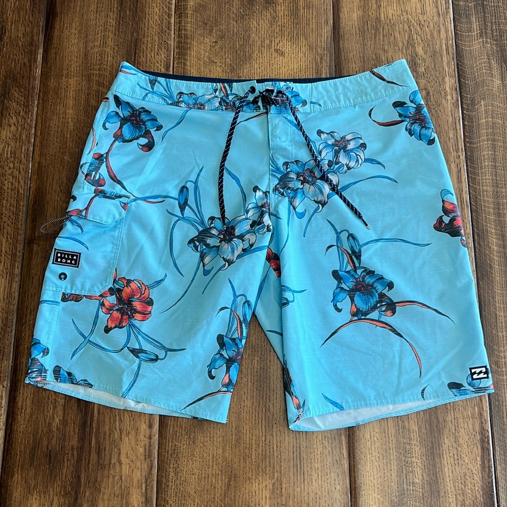 Billabong Size 36 Board Short Great Condition w/side Velcro pocket